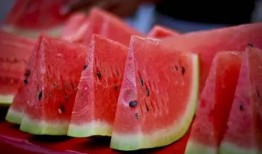 威海吃瓜网红是谁啊视频,视频走红背后的故事